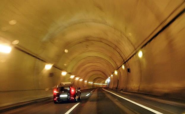 Interior del túnel de Pando, uno de los que deben ser renovados para cumplir con la normativa de seguridad. 