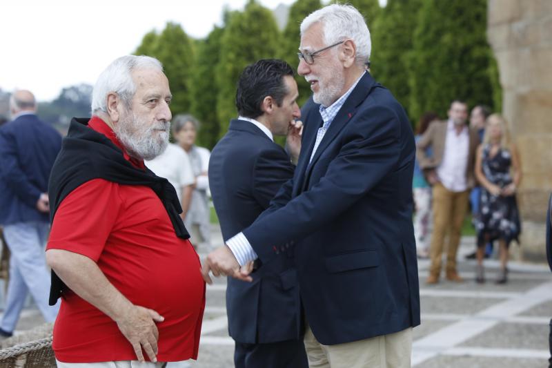 El suplemento gastronómico de EL COMERCIO, 'Yantar', ha entregado sus Calderetas de Don Calixto 2018, galardones con los que este año se reconoce la trayectoria de Eneko Atxa, Félix Martínez y el restaurante valdesano Casa Consuelo.