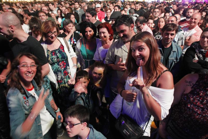 El legendario rockero de Carabanchel ofreció en la ciudad el único concierto asturiano de su gira de despedida, 'Mi tiempo, señorías'