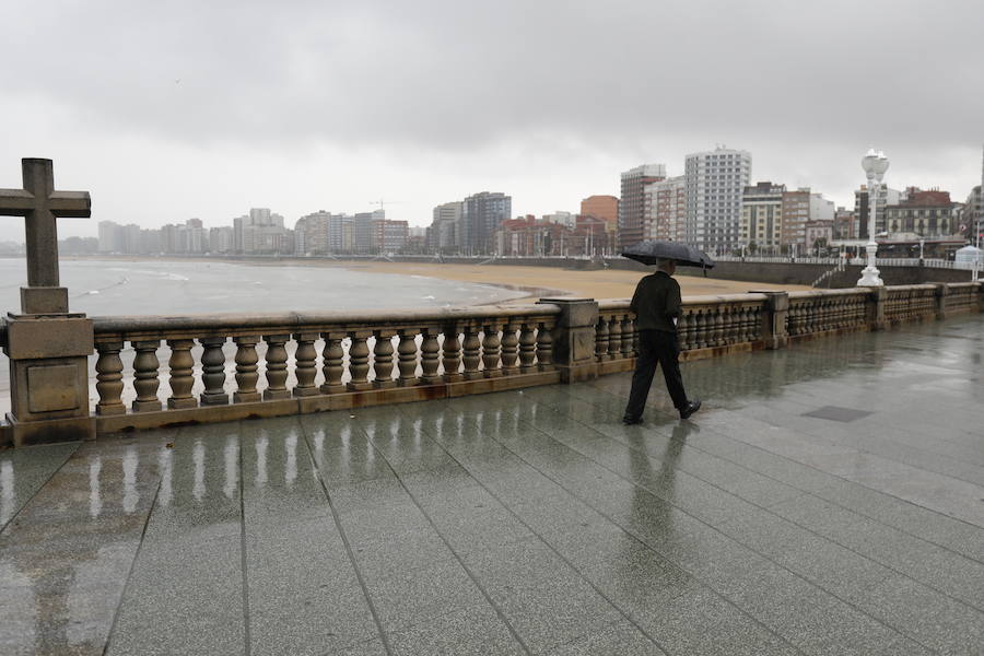 Asturias se encuentra en alerta amarilla por las fuertes lluvias y varias localidades de la región se han visto afectadas por las mismas. En Cudillero y en Oviedo se han producido inundaciones y argayos.