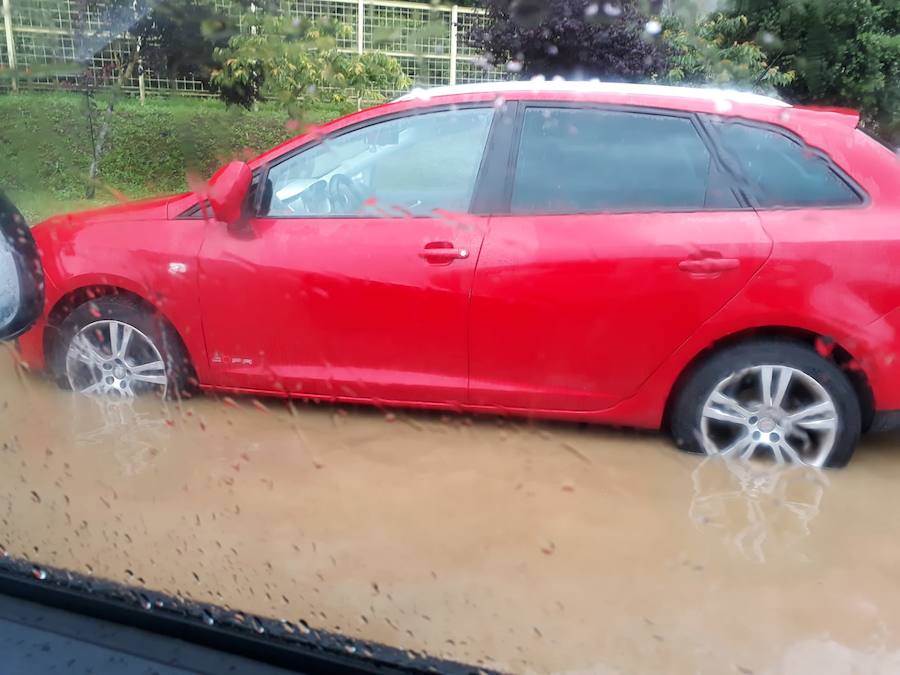 Asturias se encuentra en alerta amarilla por las fuertes lluvias y varias localidades de la región se han visto afectadas por las mismas. En Cudillero y en Oviedo se han producido inundaciones y argayos.