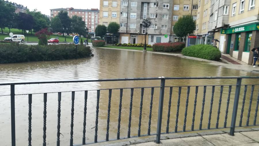 Asturias se encuentra en alerta amarilla por las fuertes lluvias y varias localidades de la región se han visto afectadas por las mismas. En Cudillero y en Oviedo se han producido inundaciones y argayos.