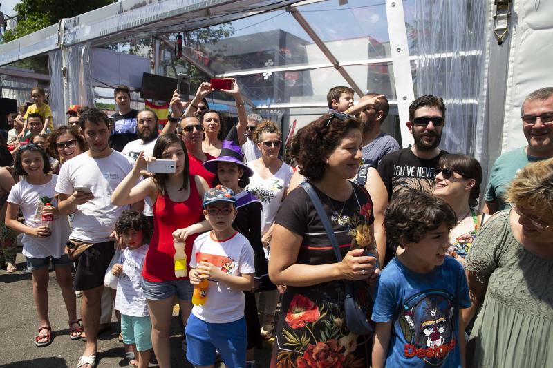 Unos 300 figurantes de toda España han participado en el gran desfile de 'Star Wars' con el que, un año más, se pone fin a una edición del festival Metrópoli en Gijón. 