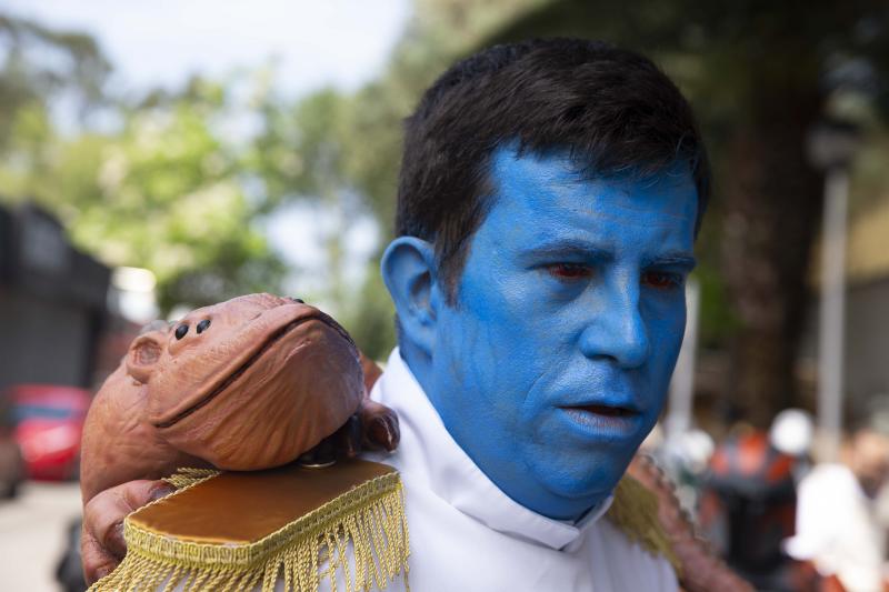 Unos 300 figurantes de toda España han participado en el gran desfile de 'Star Wars' con el que, un año más, se pone fin a una edición del festival Metrópoli en Gijón. 