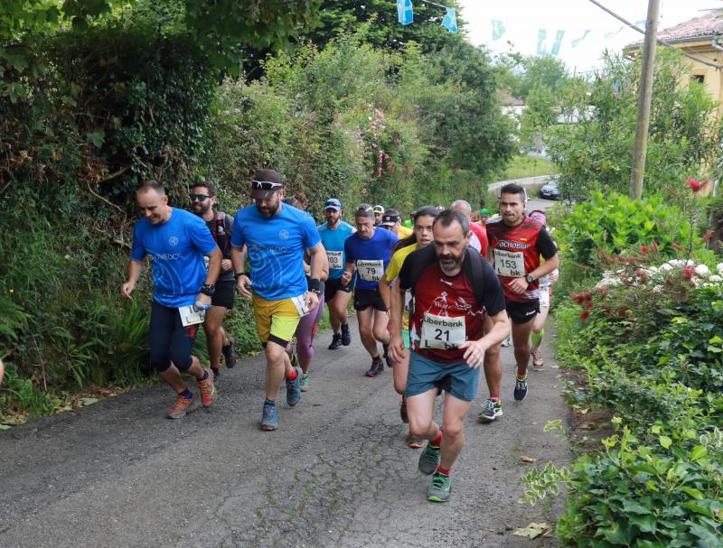 Un nutrido grupo de corredores ha participado en el sexto Trail Minero de Langreo, una prueba que nació para fomentar el conocimiento del medio natural, rural y postindustrial por el que discurre el itinerario.