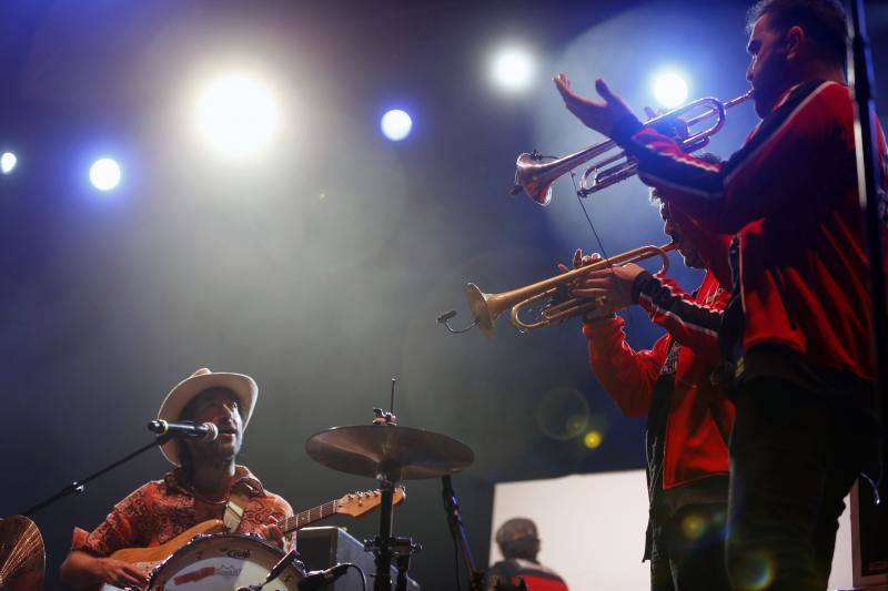 El swing, funky y rock and roll de la mano de Jairo Perera pusieron el punto final al festival con el público asturiano entregado.