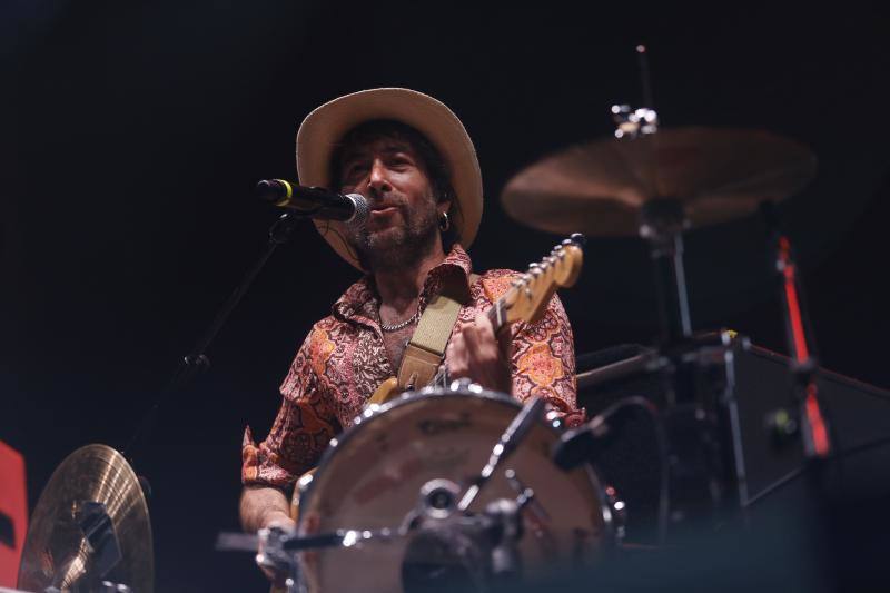 El swing, funky y rock and roll de la mano de Jairo Perera pusieron el punto final al festival con el público asturiano entregado.
