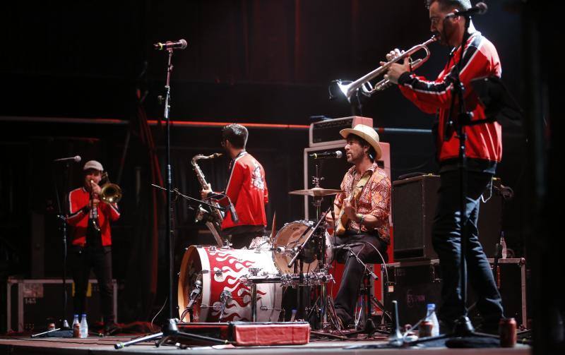 El swing, funky y rock and roll de la mano de Jairo Perera pusieron el punto final al festival con el público asturiano entregado.