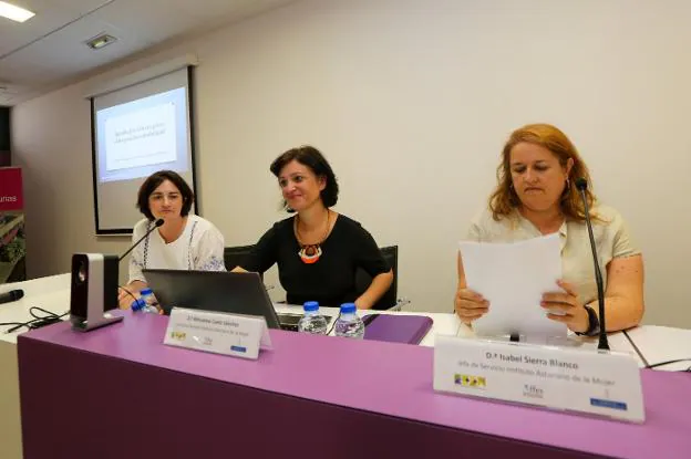 Flor Álvarez Rubio, Almudena Cueto e Isabel Sierra. 