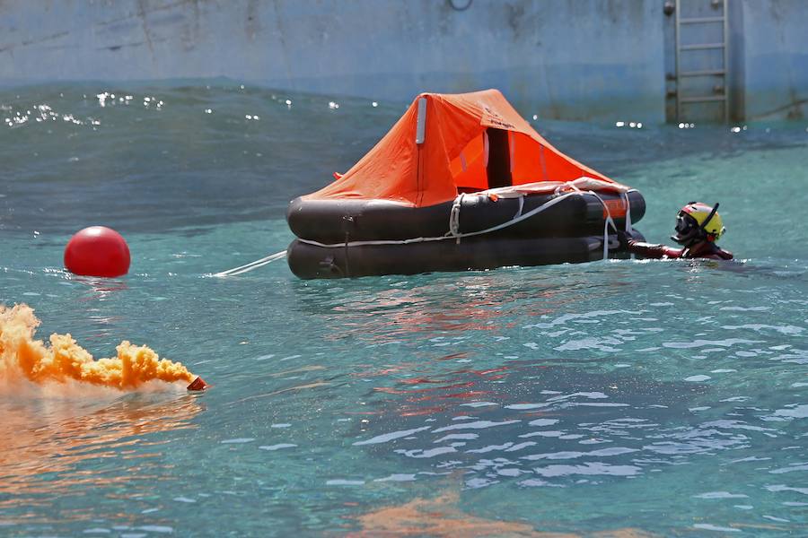 Fotos: Pruebas de acceso para la tripulación de helicóptero de Salvamento Marítimo