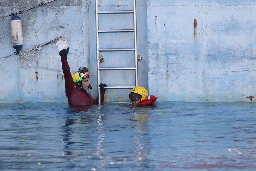 Fotos: Pruebas de acceso para la tripulación de helicóptero de Salvamento Marítimo
