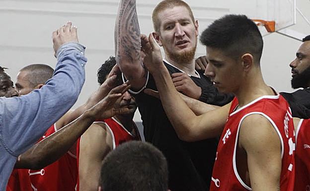 Los jugadores del Círculo celebran una victoria. 