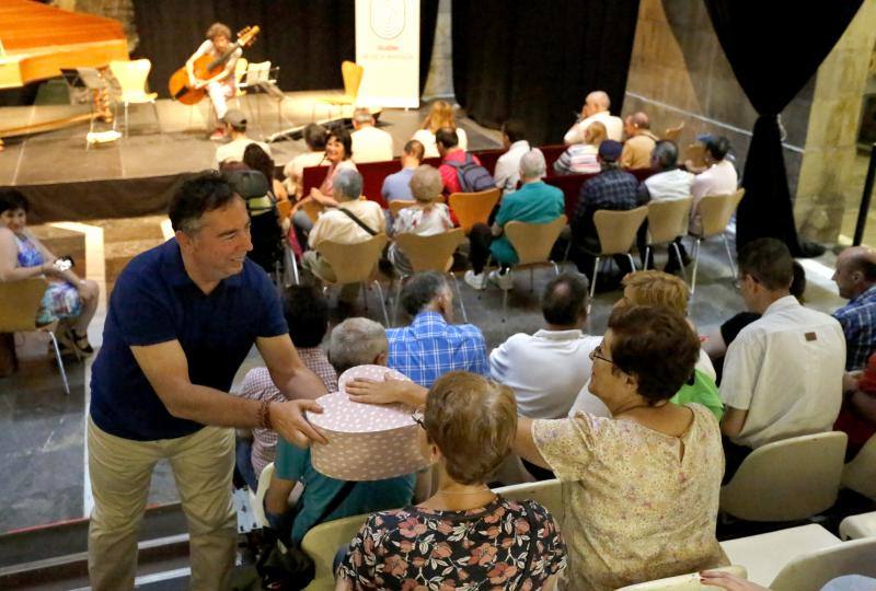 El Antiguo Instituto de Gijón acoge un concierto de cuatro artistas destinado a personas con capacidades diversas.