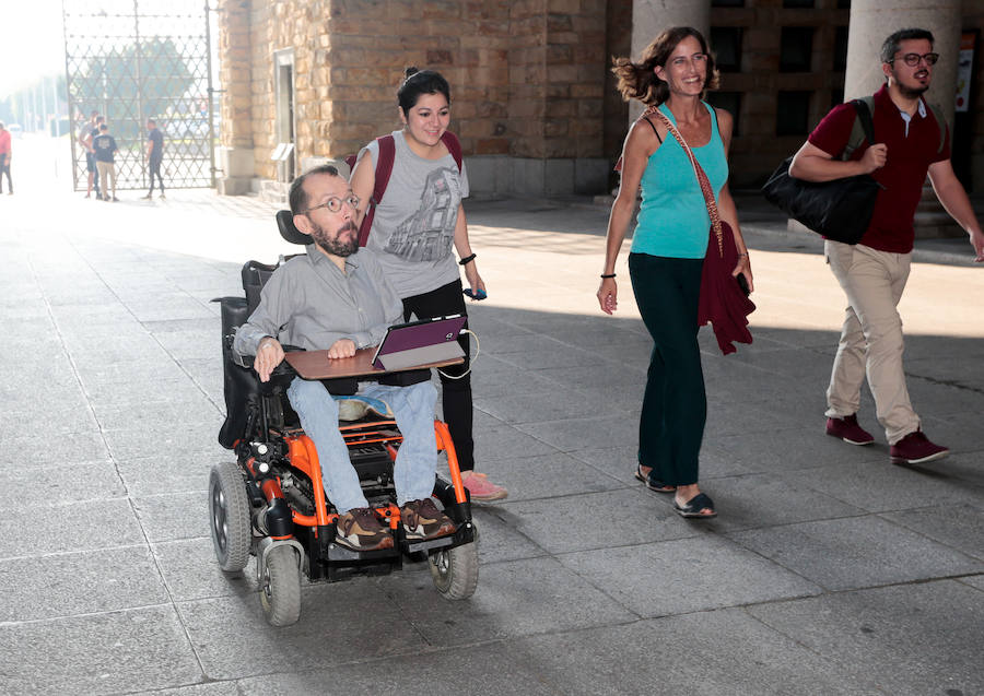 El secretario de Organización de Podemos critica al partido por pedir que se elimine la libre circulación en la UE