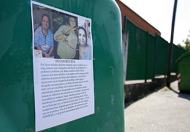Uno de los carteles colocados en el barrio por la familia. 