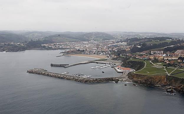 La lluvia obliga a suspender el desfile de carrozas en Luanco