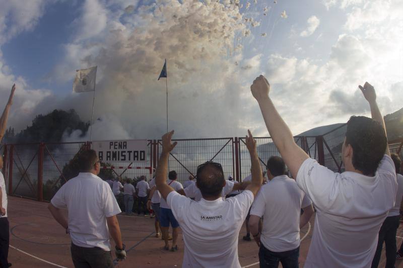 Fotos: Cangas del Narcea estalla con la Descarga