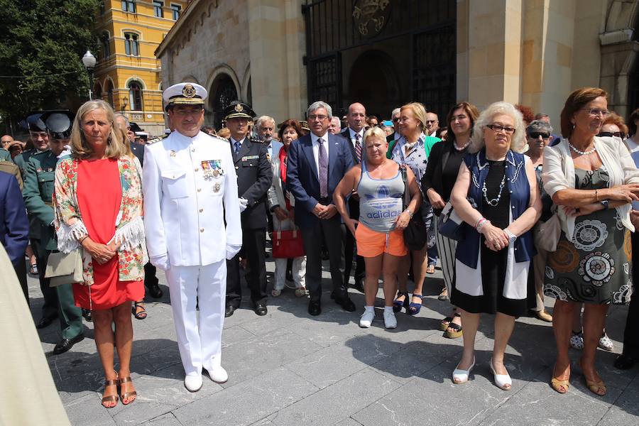 Los actos consisitieron en una ofrenda floral con motivo de la celebración de El Carmen y un brindis con autoridades en la Club Astur de Regatas