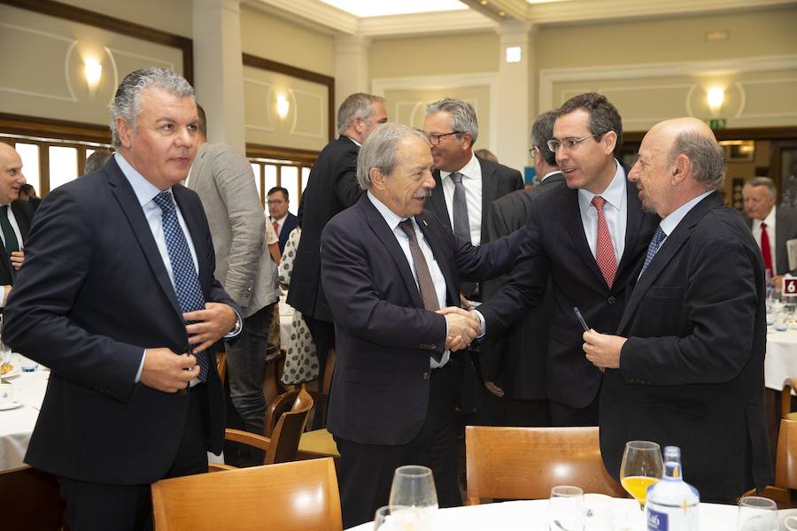 El consejero de Infraestructuras, Ordenación del Territorio y Medio Ambiente, Fernando Lastra, ha presentado el plan del área central de Asturias en el Fórum EL COMERCIO, que organiza este periódico en colaboración con SabadellHerrero. 