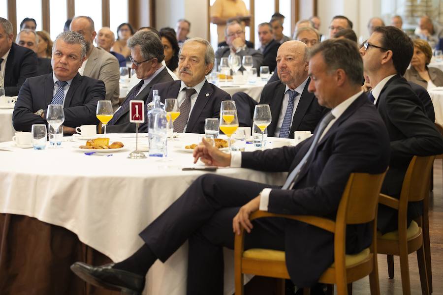 El consejero de Infraestructuras, Ordenación del Territorio y Medio Ambiente, Fernando Lastra, ha presentado el plan del área central de Asturias en el Fórum EL COMERCIO, que organiza este periódico en colaboración con SabadellHerrero. 