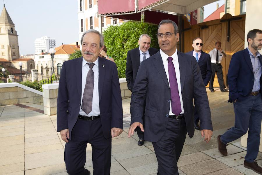 El consejero de Infraestructuras, Ordenación del Territorio y Medio Ambiente, Fernando Lastra, ha presentado el plan del área central de Asturias en el Fórum EL COMERCIO, que organiza este periódico en colaboración con SabadellHerrero. 