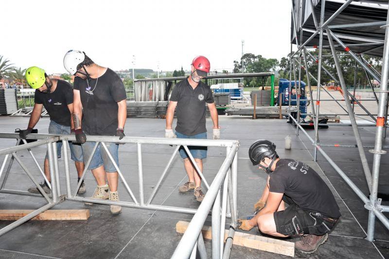 Los técnicos ultiman los detalles del escenario donde tendán lugar los distintos conciertos a partir de este viernes -el primero el de Dani Martín- para los que ya se han vendido más de 43.000 entradas