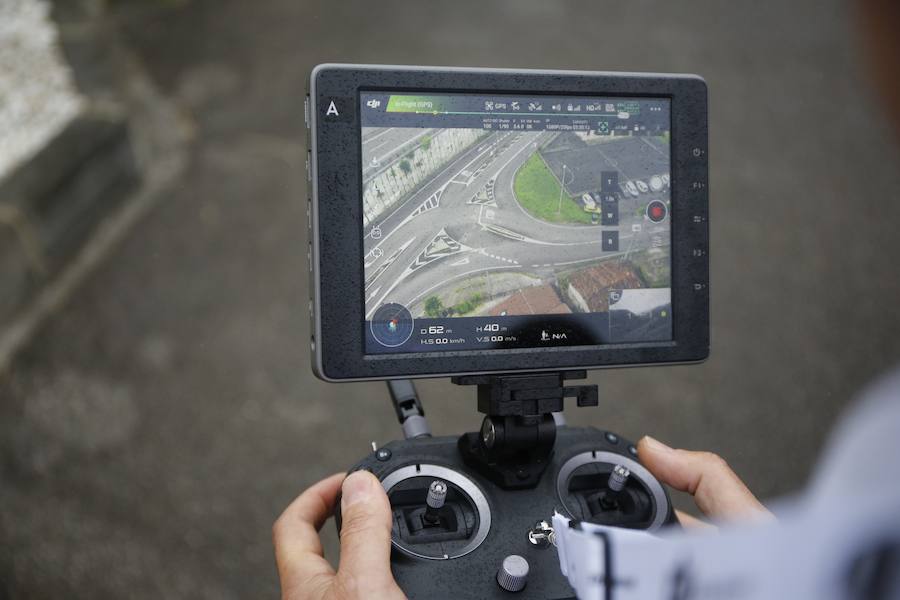 El dron puede lograr una altitud de 120 metros y tiene una autonomía de vuelo de media hora por cada batería