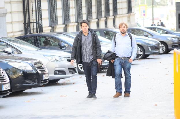 Segundo González y Daniel Ripa, a las puertas de la Audiencia Nacional. 