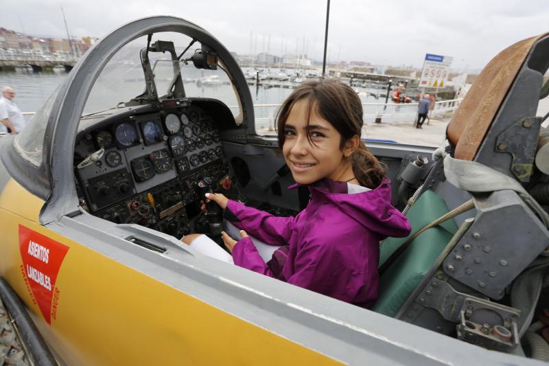 Con motivo del Festival Aéreo de Gijón, en la Antigua Rula se exponen dos aviones traídos por el Museo de Aeronáutica y Astronáutica de Madrid. Están disponibles para que pequeños y mayores descubran todos sus detalles. 