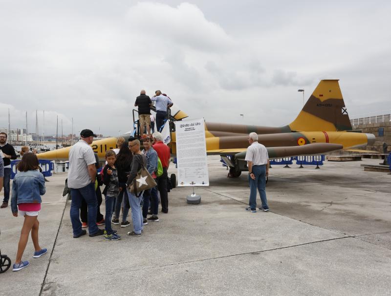 Con motivo del Festival Aéreo de Gijón, en la Antigua Rula se exponen dos aviones traídos por el Museo de Aeronáutica y Astronáutica de Madrid. Están disponibles para que pequeños y mayores descubran todos sus detalles. 