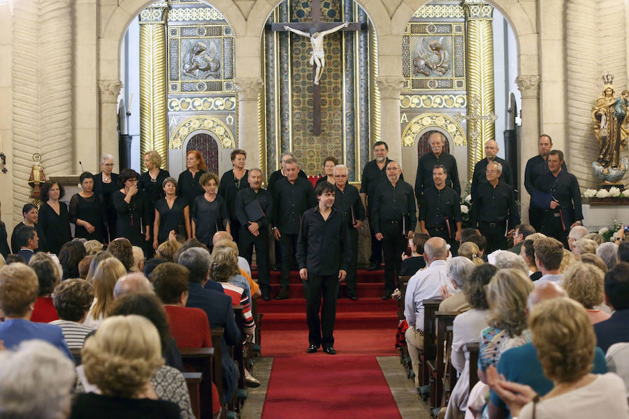 Rafael Felgueroso, vecino de Somió, abogado de profesión, exconcejal de Seguridad Ciudadana y portavoz del Ayuntamiento en la pasada legislatura de Carmen Moriyón, fue el encargado de dar el pregón que dio inicio a las fiestas del Carmen de Somió.