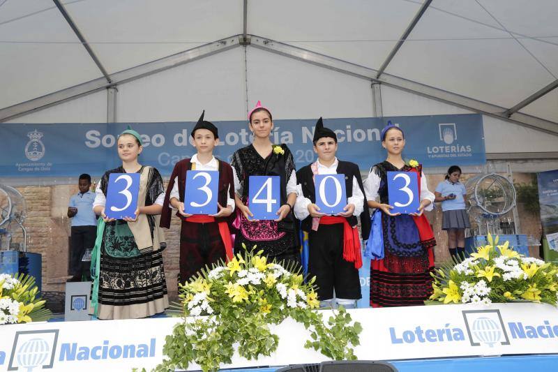 Los bombos de la Lotería Nacional giraron a la una de la tarde para desvelar el número agraciado con el primer premio en un sorteo dedicado al I Centenario de la declaración del Parque Nacional de la Montaña de Covadonga, hoy Picos de Europa.