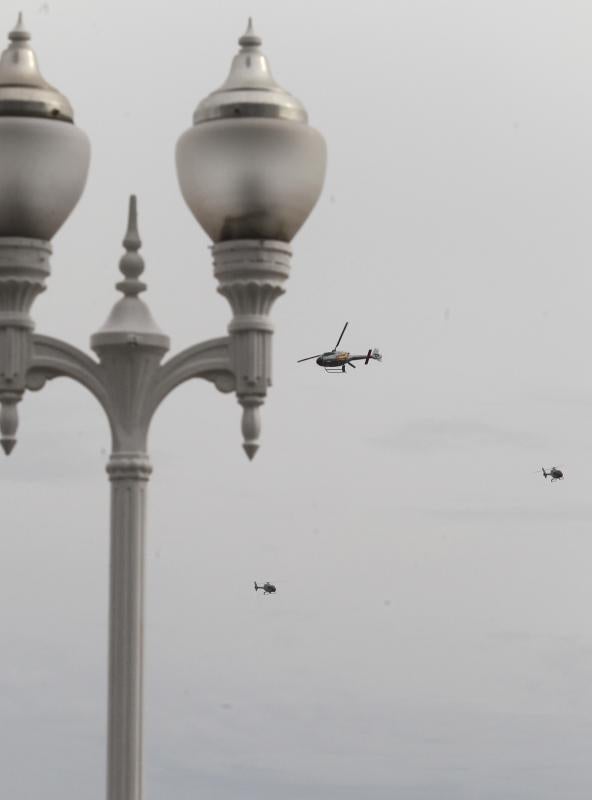 Un día antes de la gran cita, vecinos y visitantes de Gijón disfrutan con las acrobacias de los aviones que participan en el Festival Aéreo de Gijón. Y es que los pilotos han ofrecido evidencias de sus habilidades durante buena parte de la mañana.