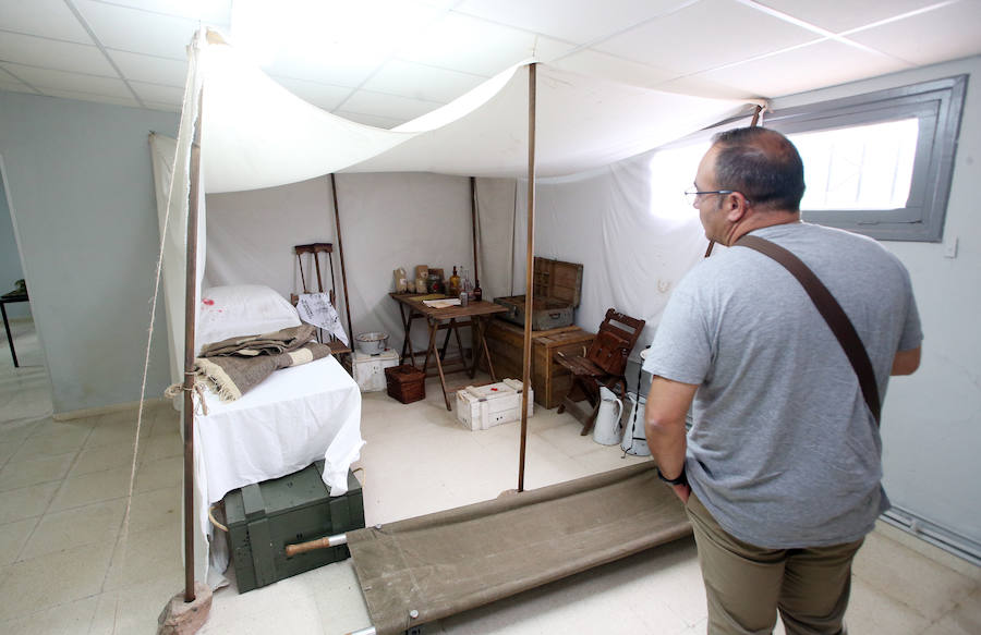 La muestra incluye más de 200 piezas originales, paneles, fotografías, maquetas, dioramas y pantallas táctiles con abundante información y fotografías de las piezas expuestas.