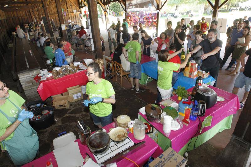 Hubo talleres para los más pequeños como la actuación de los Payasos del Hospital, o un pintacaras, además de música en directo