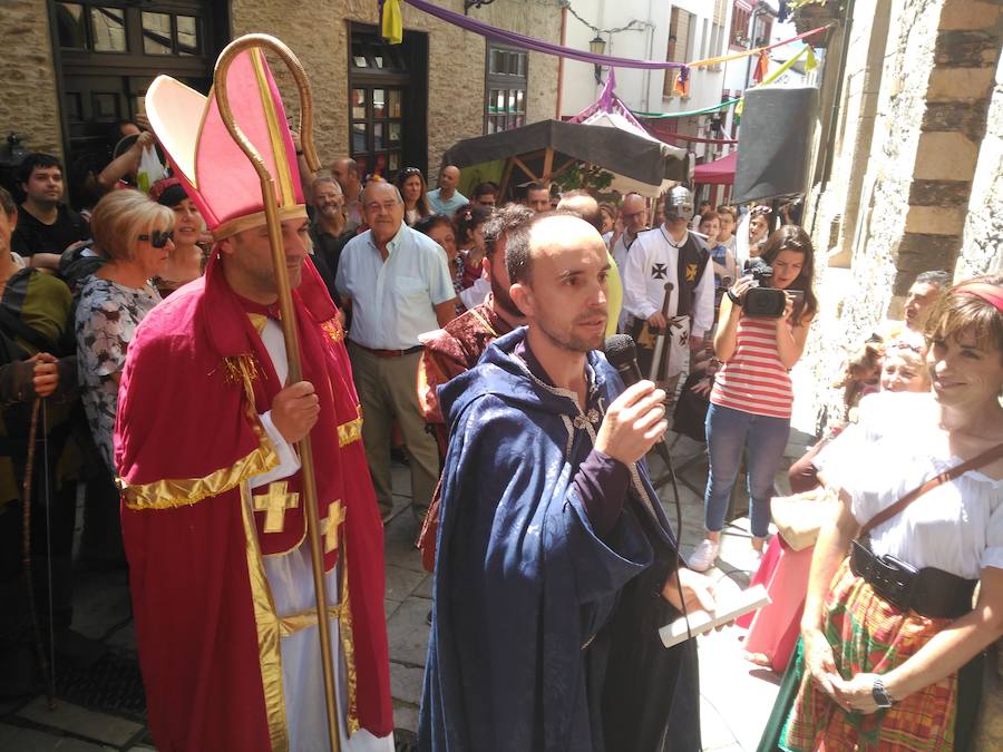 Durante la jornada, Leandro de Méndez y Leticia de Avello contrajeron matrimonio en la recreación de una boda Medieval.