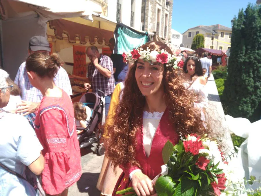 Durante la jornada, Leandro de Méndez y Leticia de Avello contrajeron matrimonio en la recreación de una boda Medieval.