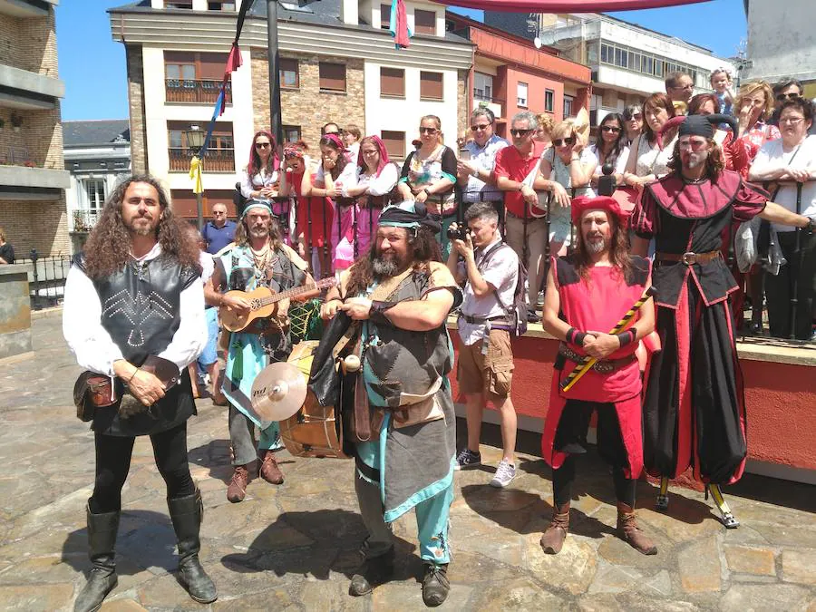 Durante la jornada, Leandro de Méndez y Leticia de Avello contrajeron matrimonio en la recreación de una boda Medieval.