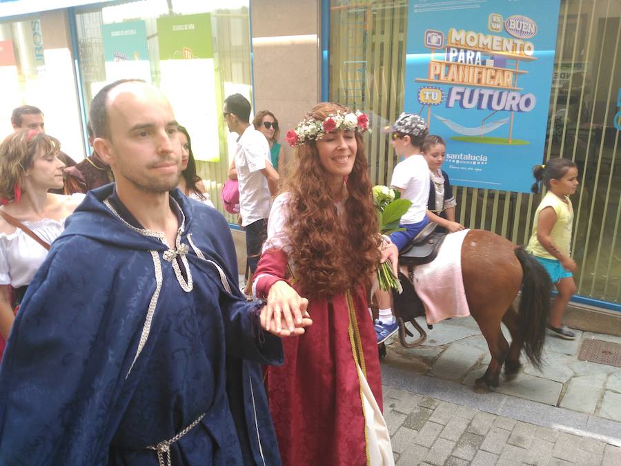 Durante la jornada, Leandro de Méndez y Leticia de Avello contrajeron matrimonio en la recreación de una boda Medieval.