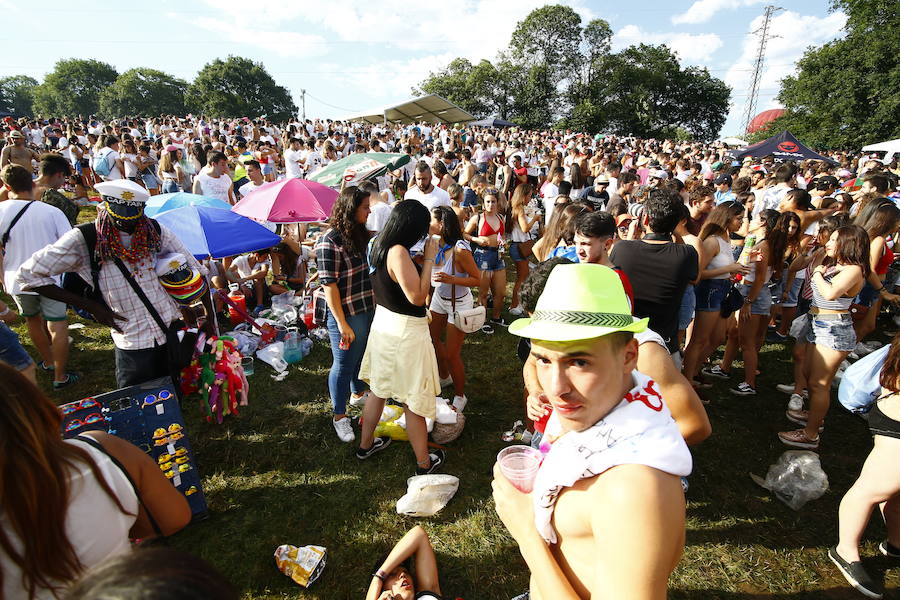 Los romeros disfrutan en Pola de Siero de una veraniega jornada de fiesta