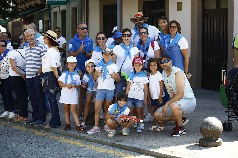 Los romeros disfrutan en Pola de Siero de una veraniega jornada de fiesta