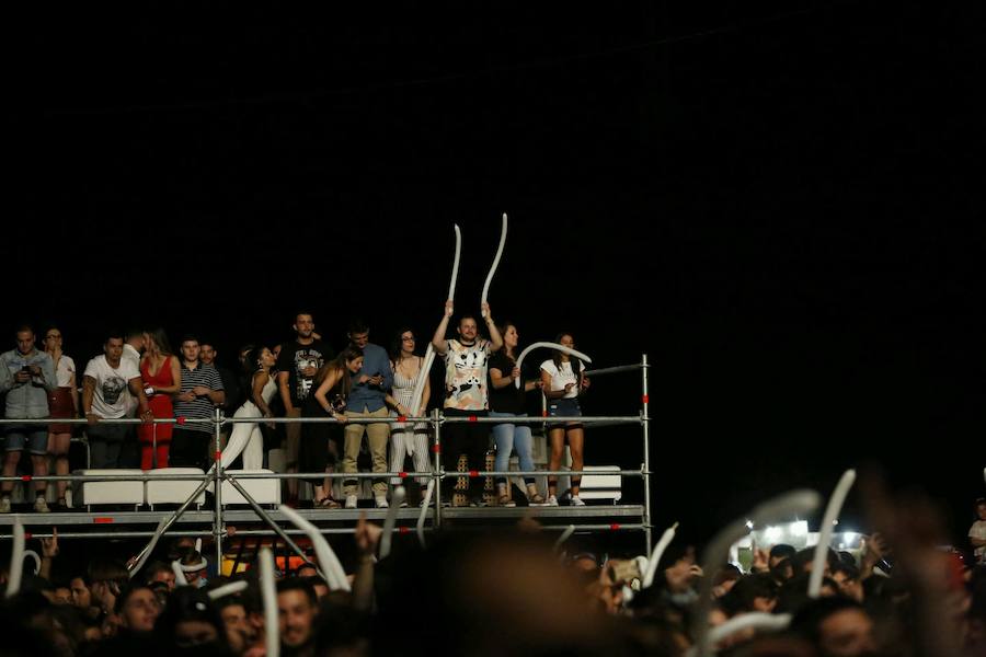 El rey del trap se coronó en el parque de los Hermanos Castro ante más de 5.000 personas con su único concierto en Asturias.