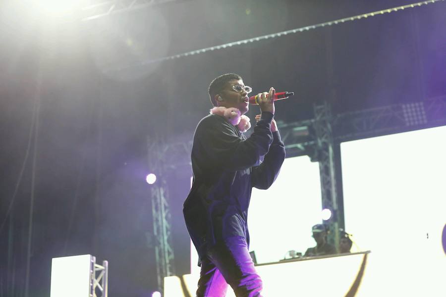 El rey del trap se coronó en el parque de los Hermanos Castro ante más de 5.000 personas con su único concierto en Asturias.