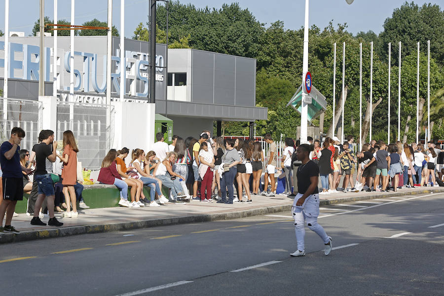 El rey del trap se coronó en el parque de los Hermanos Castro ante más de 5.000 personas con su único concierto en Asturias.