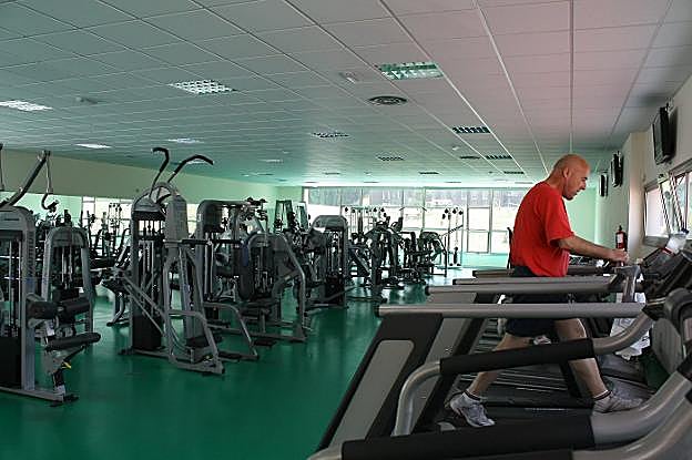 Gimnasio de las piscinas de Las Vegas, gestionado por Asturagua. 