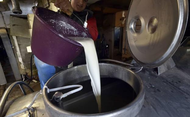 La venta de leche cruda desata la polémica