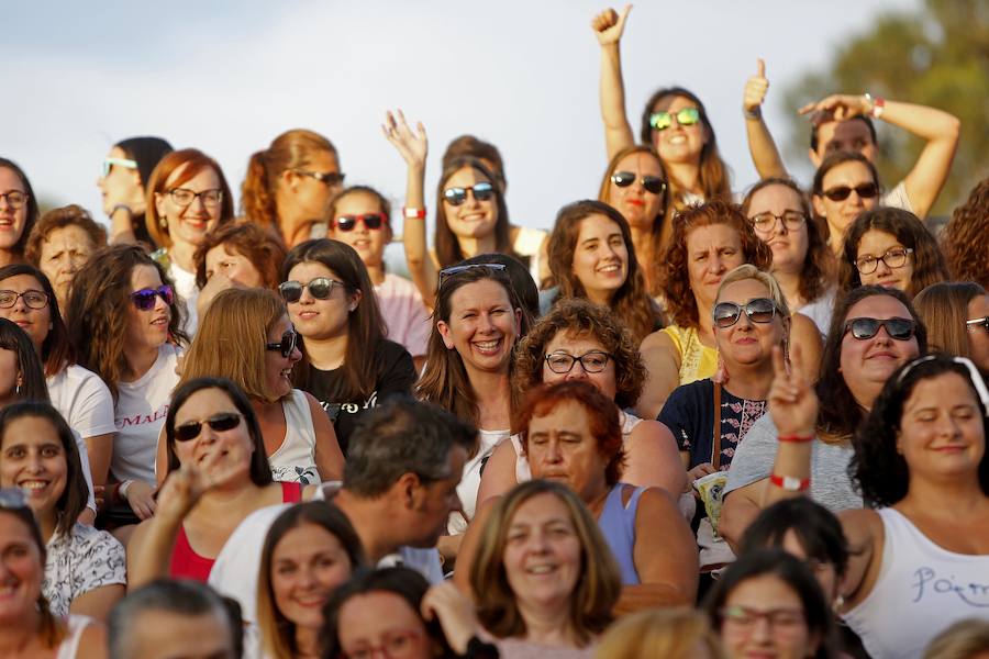 Los dieciséis exconcursantes se llevan un sonoro triunfo con su única actuación en Asturias, que congregó a más de 10.000 personas