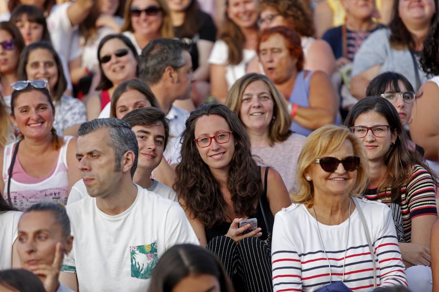 Los dieciséis exconcursantes se llevan un sonoro triunfo con su única actuación en Asturias, que congregó a más de 10.000 personas