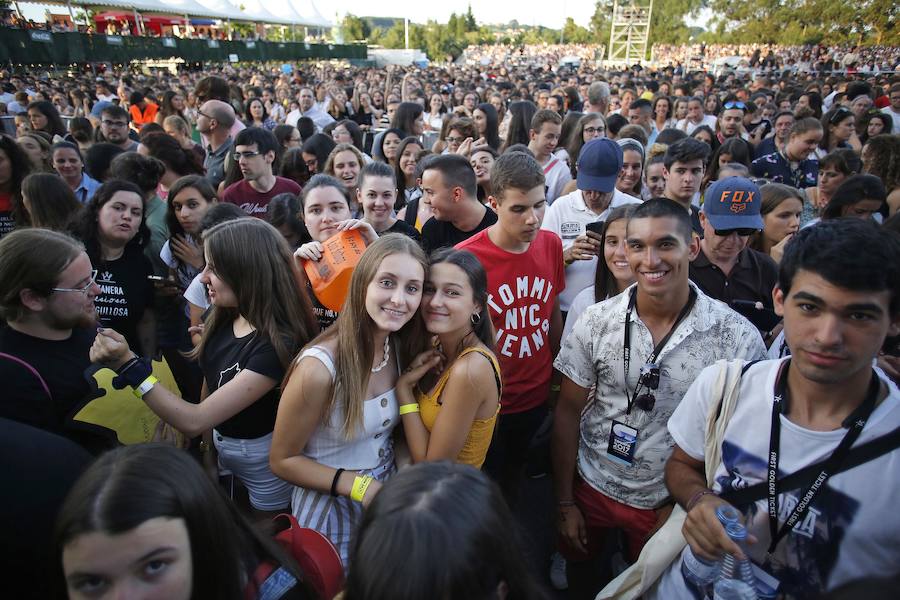 Los dieciséis exconcursantes se llevan un sonoro triunfo con su única actuación en Asturias, que congregó a más de 10.000 personas