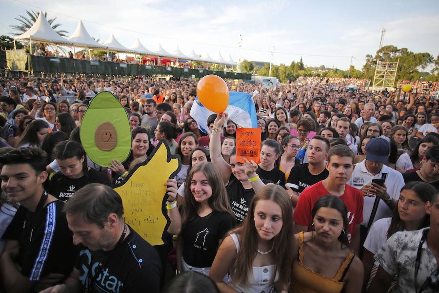 Los dieciséis exconcursantes se llevan un sonoro triunfo con su única actuación en Asturias, que congregó a más de 10.000 personas